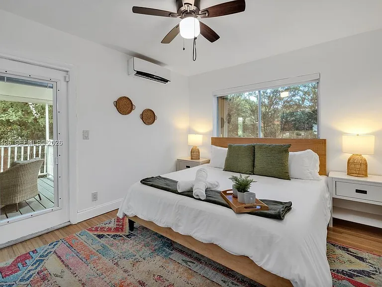 1031 NE Little River Dr — Photo 9