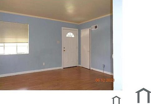 2nd image of 1911 Mora Ln