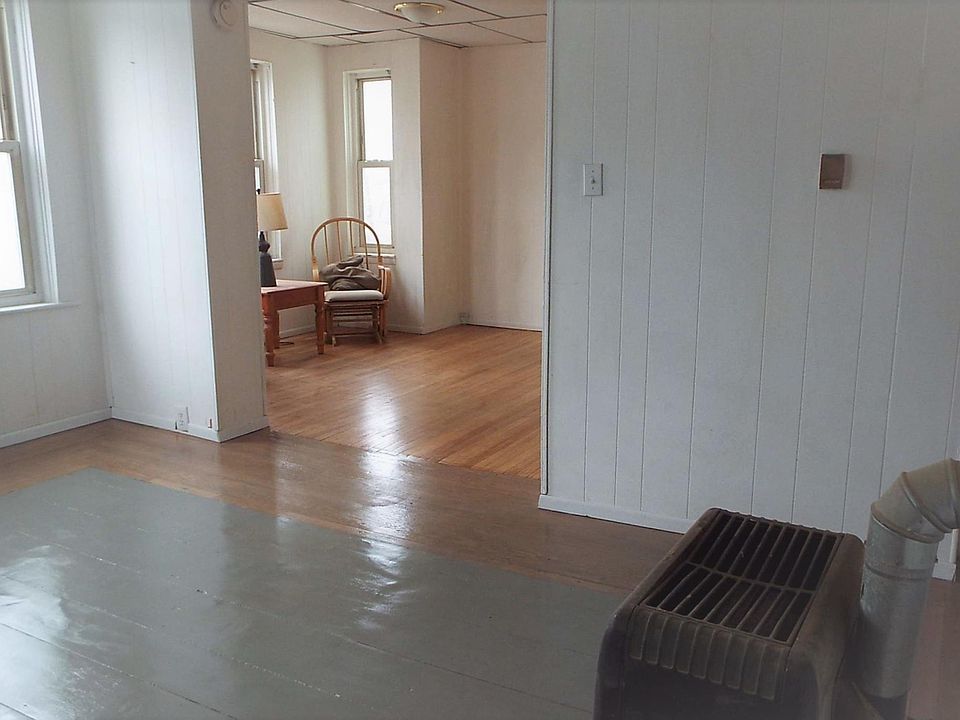 Large entry with extra common space.