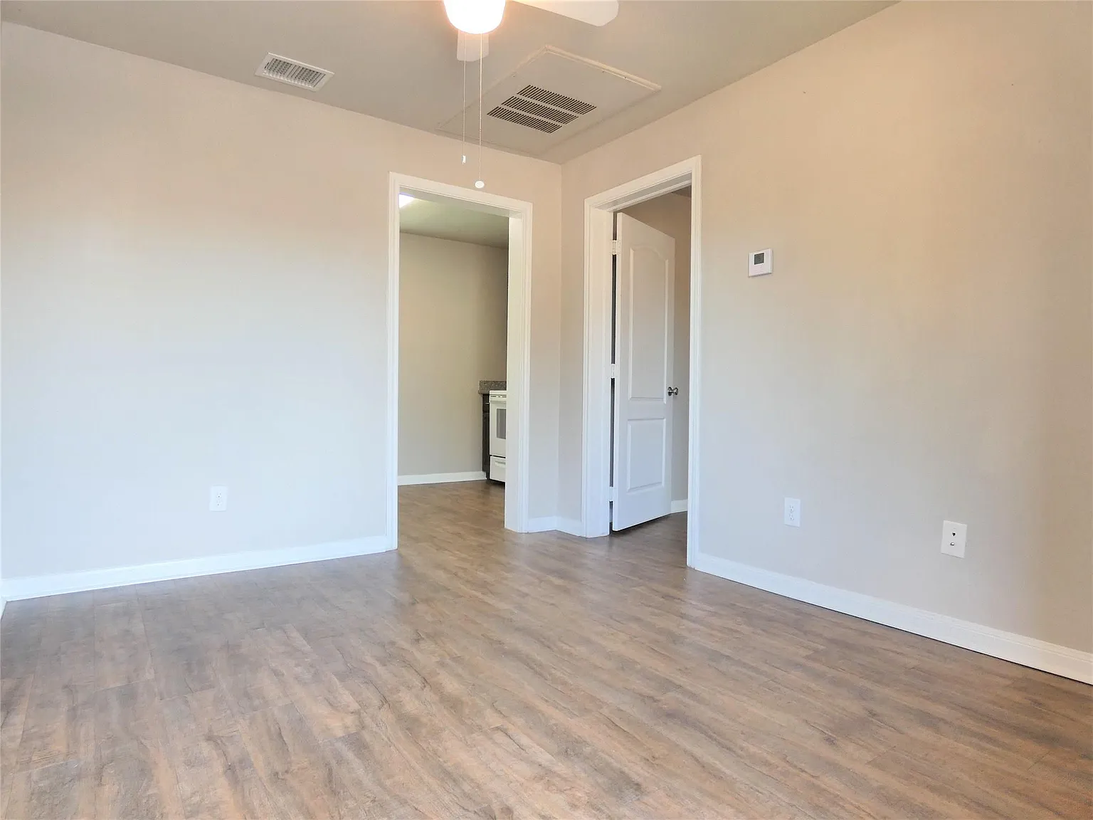 1 bed, 1.0 bath, 450 sqft, $875 — Photo 4