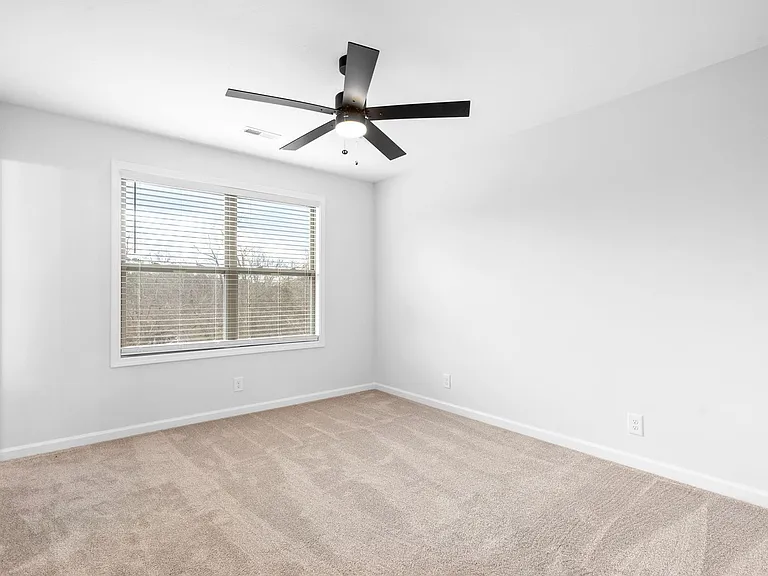 700 Crossland Ave — Photo 16