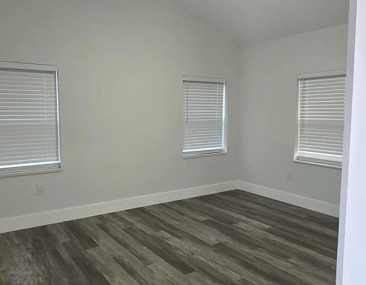 243 S Hull Ave — Photo 9