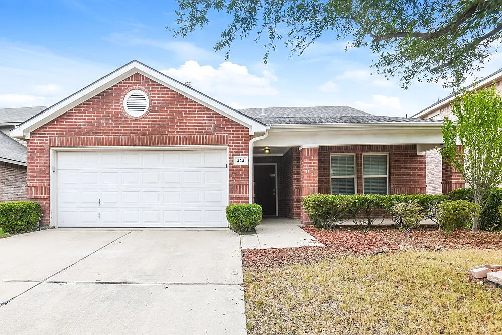 3 bed, 2.0 bath, 1621 sqft, $2,200 — Photo 1