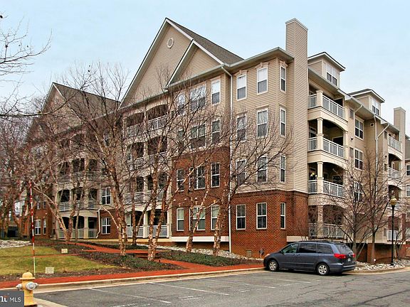 3rd image of 5116 Donovan Dr APT 405
