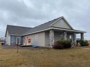 341 Gateway Pkwy, Osceola, WI 54020