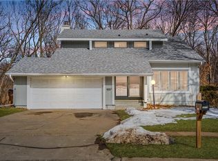 9895 Lincoln Ave, Clive, IA 50325