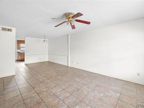 2nd image of 615 33rd St E