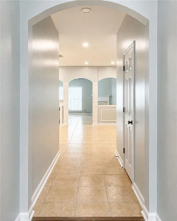 3 bed, 3.0 bath, 1952 sqft, $2,150 — Photo 3