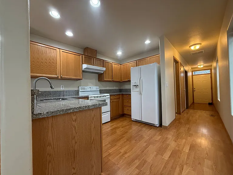 11739 SE Yamhill St — Photo 9