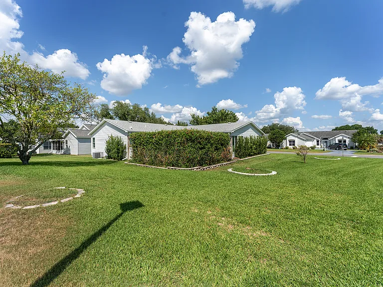 1401 W Schwartz Blvd — Photo 2