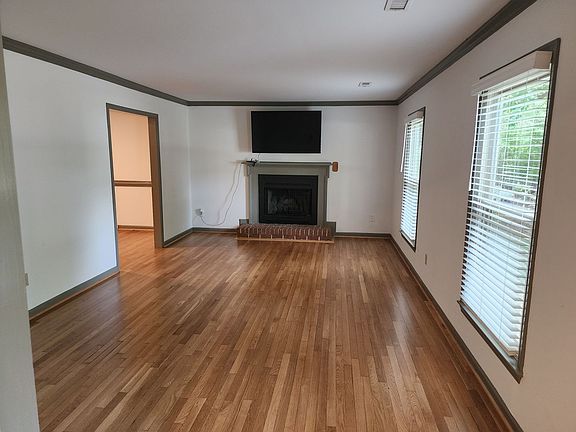 2nd image of 217 Nina Ln