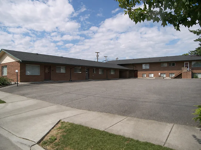 200 Grover St — Photo 3