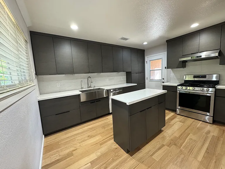 203 Tiny St — Photo 4