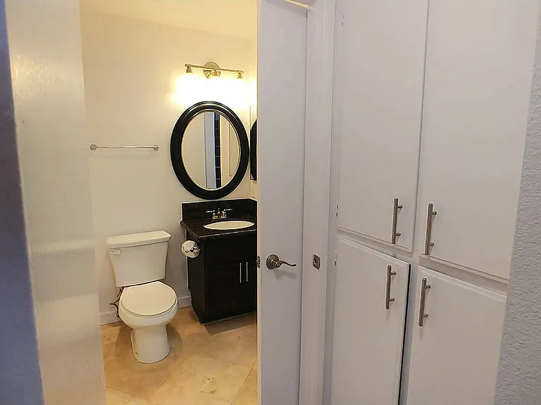 Villa De Adel Apts — Photo 155
