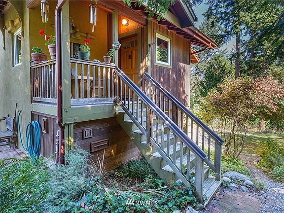 Front porch on the main house.