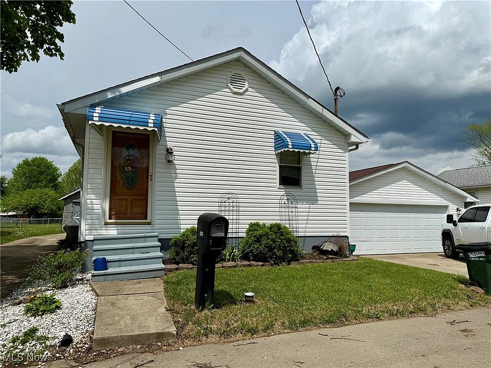 1st image of 523 E 9th St