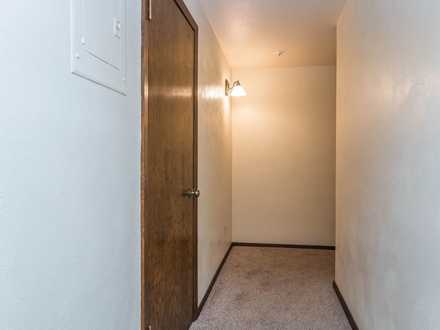 Oakridge Apartments — Photo 3