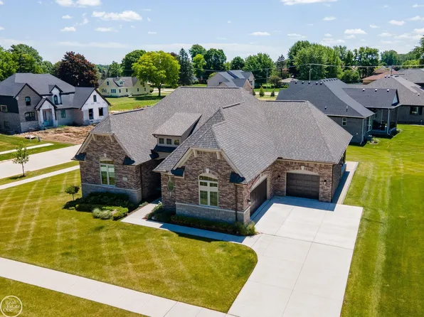 16818 Glenhurst Dr, Macomb Township, MI 48044