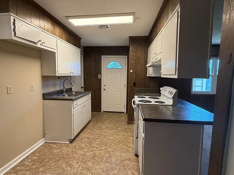242 Clubview Dr — Photo 10