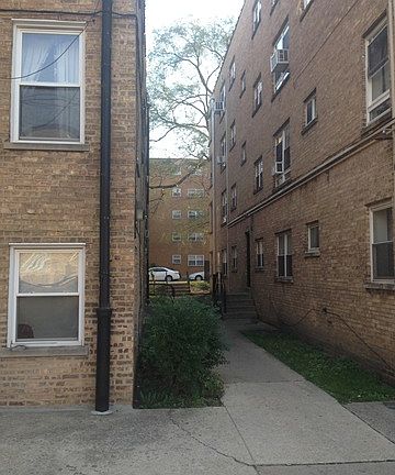 2nd image of 6118 N Damen Ave
