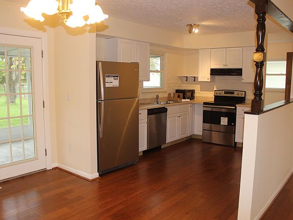 5th image of 928 Essex Pl