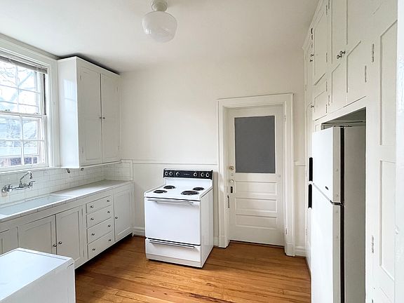 2nd image of 2713 Belmont Blvd #B-2