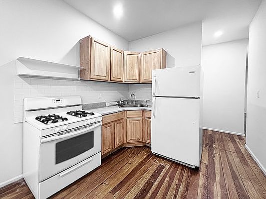 5th image of 84 Newell St APT 2L