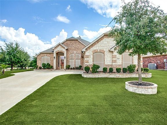 2nd image of 828 Edgewood Dr