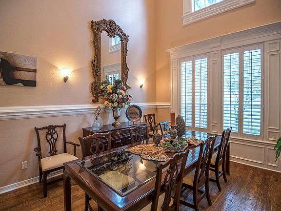 4th image of 100 Oak Forest Ln