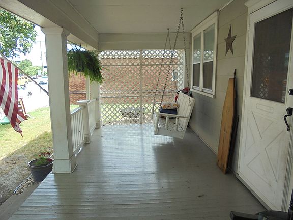 4th image of 820 Clay St