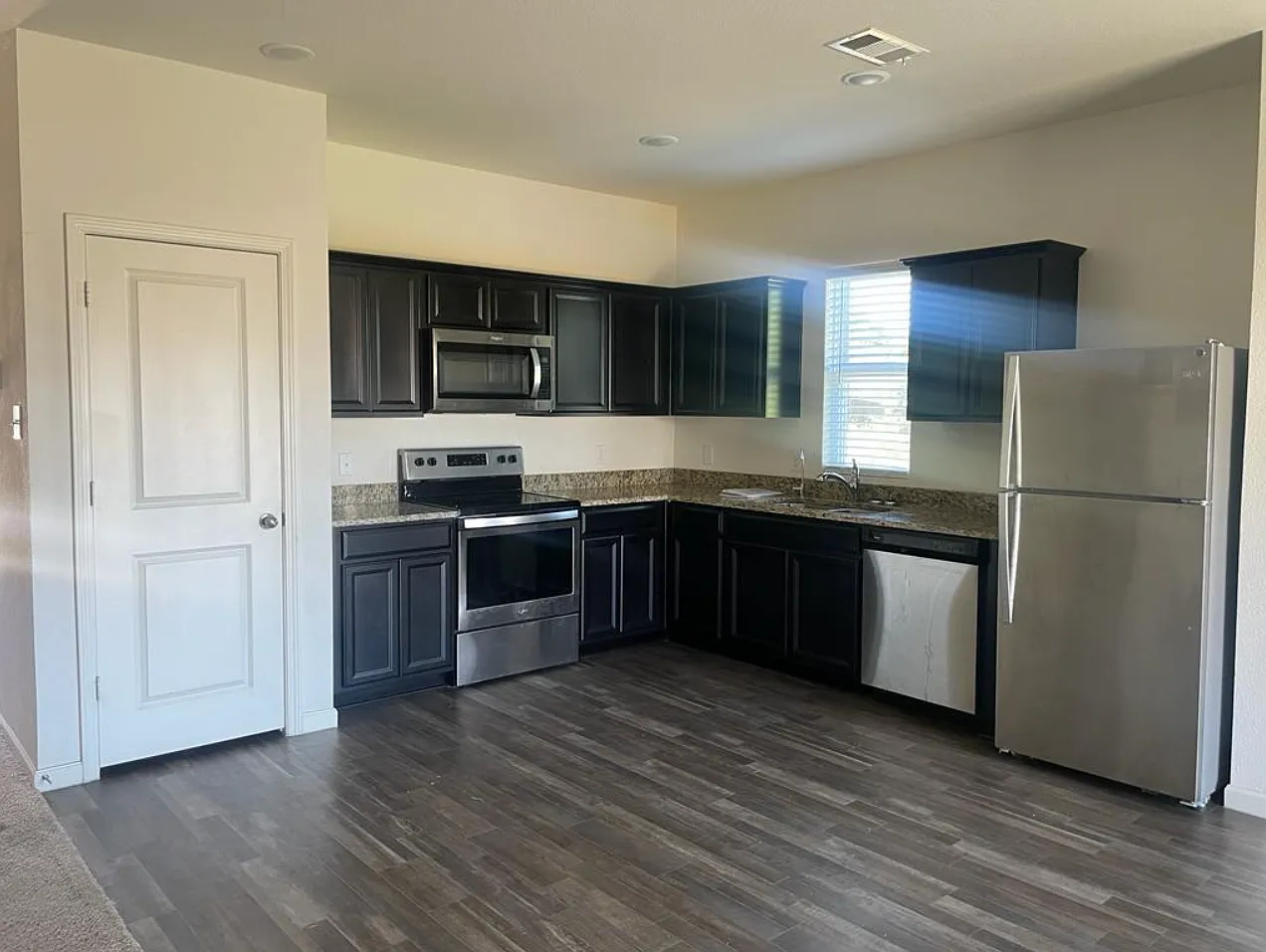 3 bed, 1714 sqft, $2,250 — Photo 2