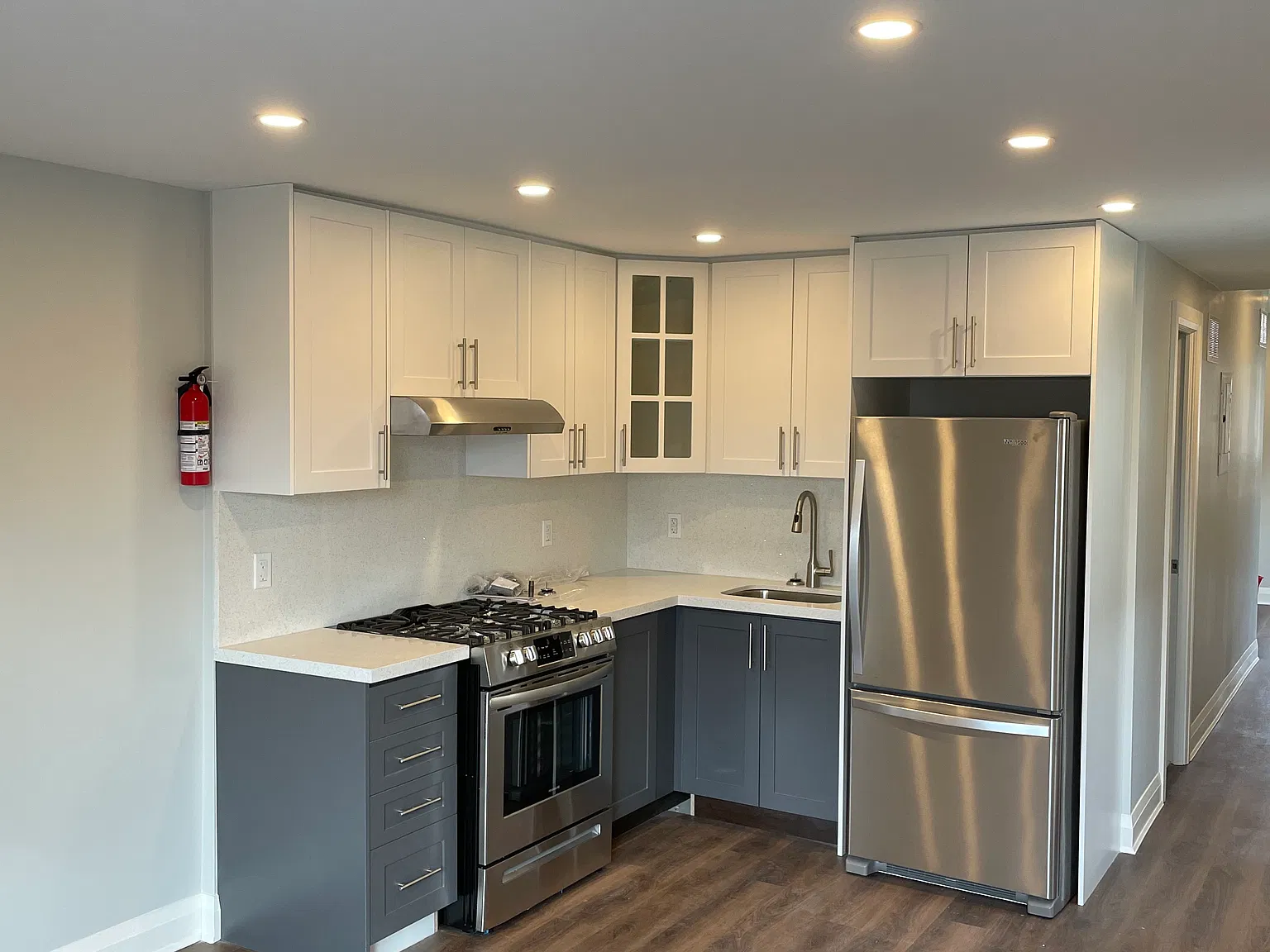 1 bed, 900 sqft, $2,300 — Photo 2