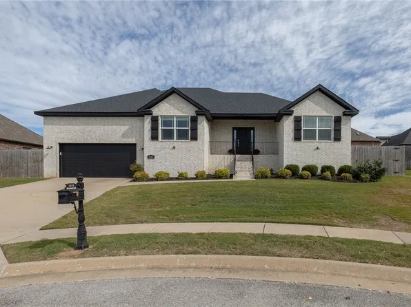 1686 S Pebble Beach Dr, Fayetteville, AR 72701