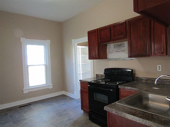 4th image of 806 W 12th St