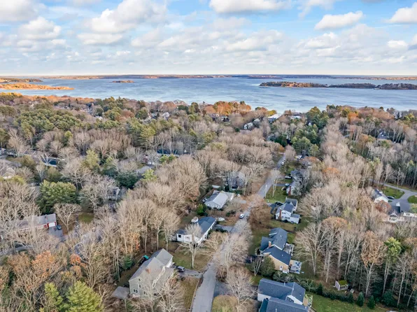 17 Knight Street, Falmouth, ME 04105