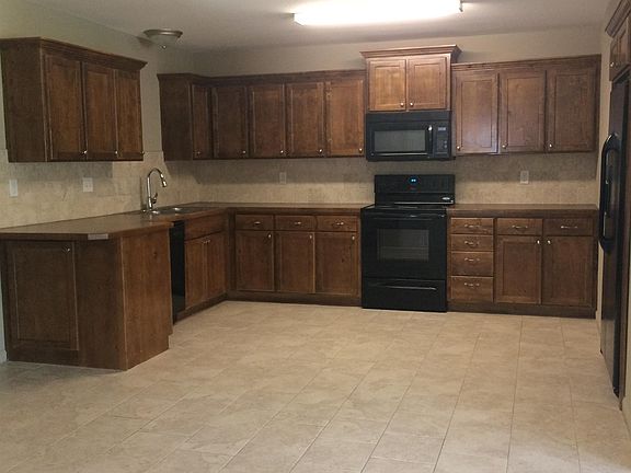 Large tiled kitchen is low maintenance and comes with all nice appliances.