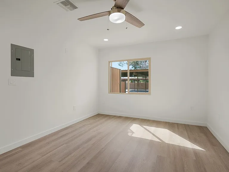 El Dorado Apartments — Photo 64