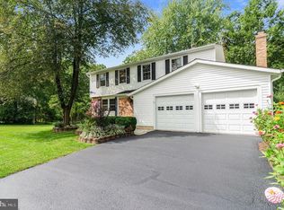 130 Applegate Dr, Sterling, VA 20164