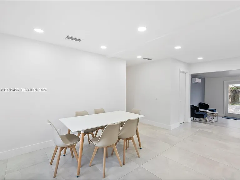 5731 SW 54th Ter — Photo 9