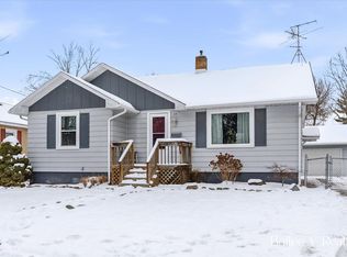 57 Mill St, Coopersville, MI 49404