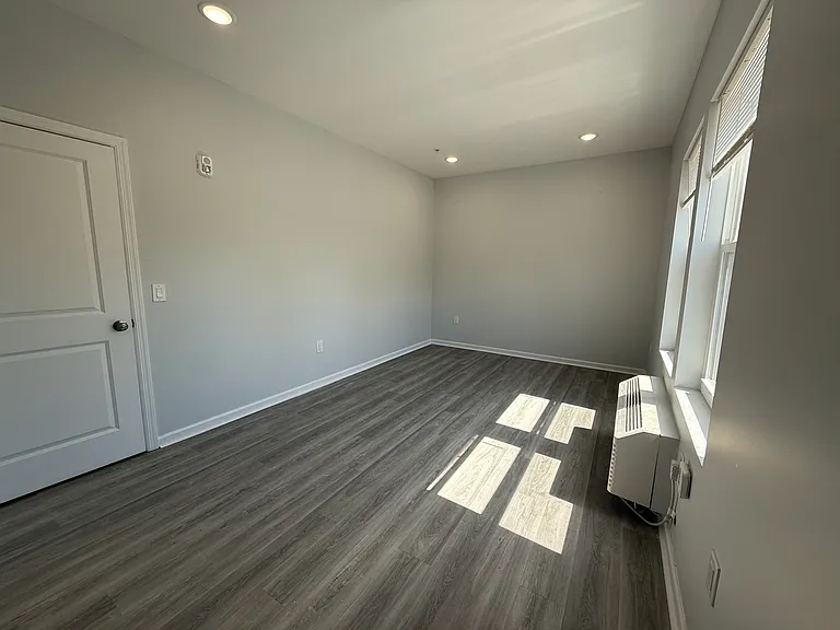 207 Redwood Ave #202 — Photo 27