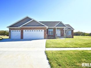 1820 Spartan Dr, Chatham, IL 62629