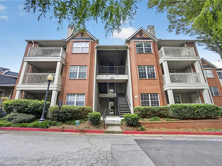 1021 Chastain Park Ct NE — Photo 15