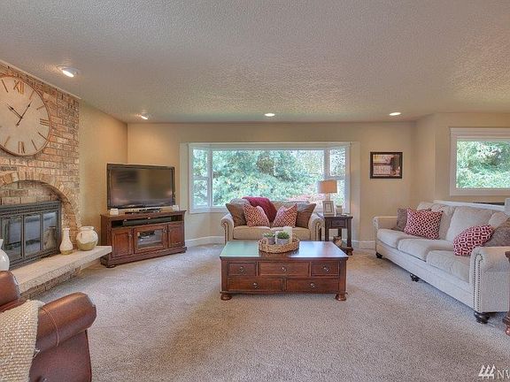 3rd image of 20803 Poplar Way