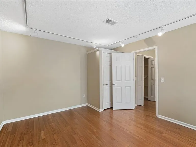 601 Abingdon Way — Photo 17