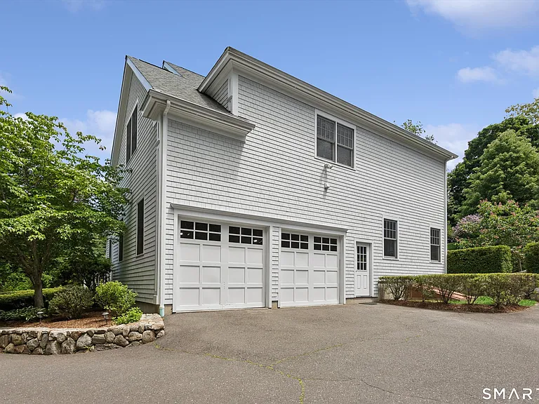87 Kings Hwy S — Photo 40