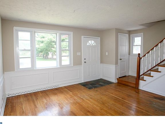 3rd image of 243 Linden Ave