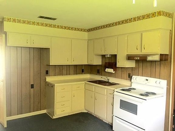 5th image of 222 Mockingbird Ln