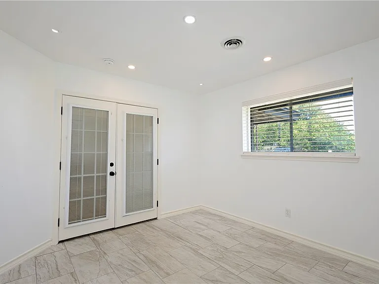 7629 Lang Rd — Photo 15