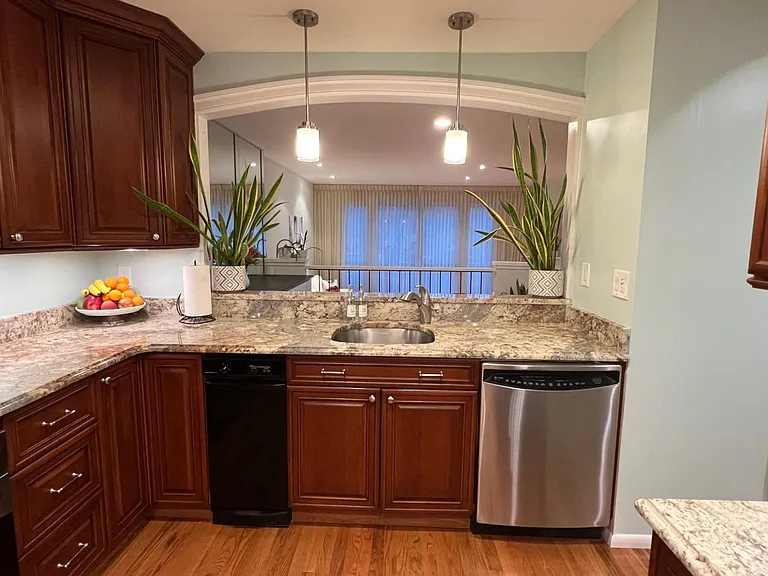 First floor: kitchen